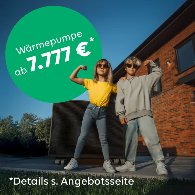 Vater und Tochter, die auf einer Wärmepumpe sitzt, unterhalten sich in ihrem Garten